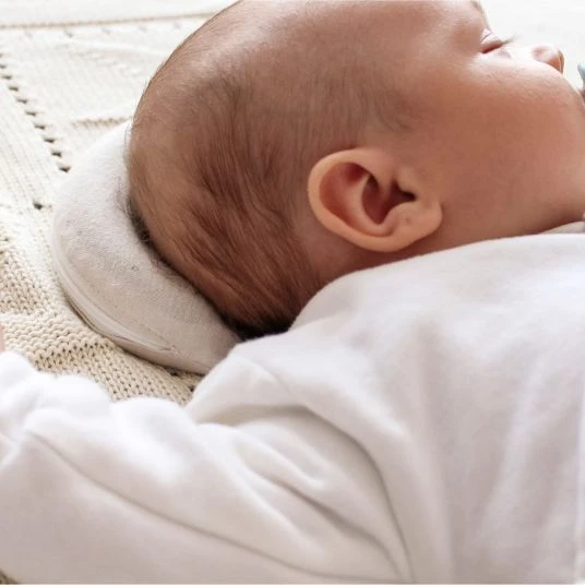 Alvi Kopfstütze / Babykissen gegen Kopfverformung ALVIbino inkl. Aufbewahrungstasche - Starfant 6 Alvi Kopfstütze / Babykissen gegen Kopfverformung ALVIbino inkl. Aufbewahrungstasche - Starfant – Bild 6