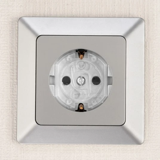 Reer Steckdosenschutz 20er Pack zum Kleben - Transparent 4 Reer Steckdosenschutz 20er Pack zum Kleben - Transparent – Bild 4