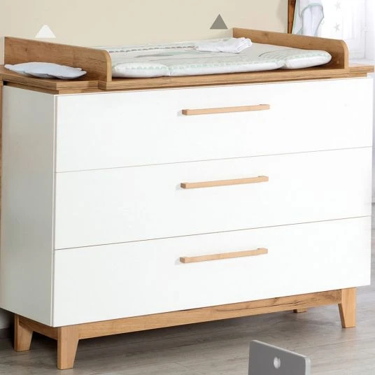 Roba Kinderzimmer Carina mit 3-türigem Schrank, Bett, breiter Wickelkommode - Weiß 4 Roba Kinderzimmer Carina mit 3-türigem Schrank, Bett, breiter Wickelkommode - Weiß – Bild 4