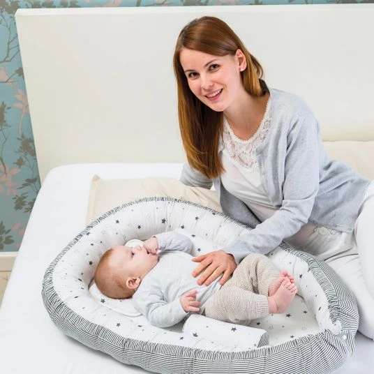 Schardt Kuschelnestchen inkl. Lagerungskissen und Kopfkissen Exklusiv 90 x 50 - Sternchen - Grau 3 Schardt Kuschelnestchen inkl. Lagerungskissen und Kopfkissen Exklusiv 90 x 50 - Sternchen - Grau – Bild 3